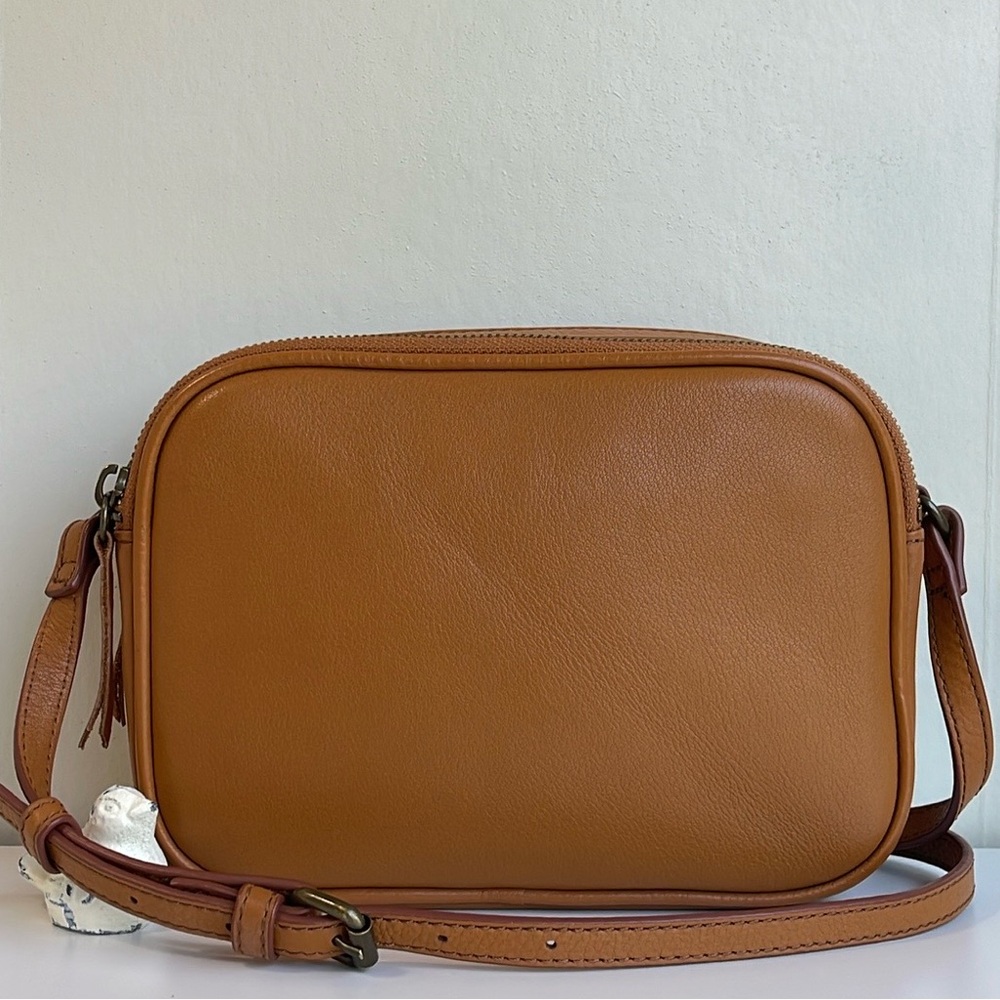 Mark & Graham The Essential Genuine Leather Crossbody Bag In Camel